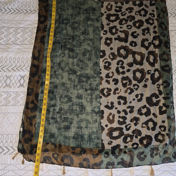 Leopard Print Scarf with Tassels 72 X 30 - Picture 2 of 4